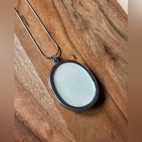 Vintage | Mother Of Pearl Statement Necklace - Picture 11 of 17